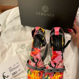 Brand New Unworn Authentic Versace Block Heels size 38.5